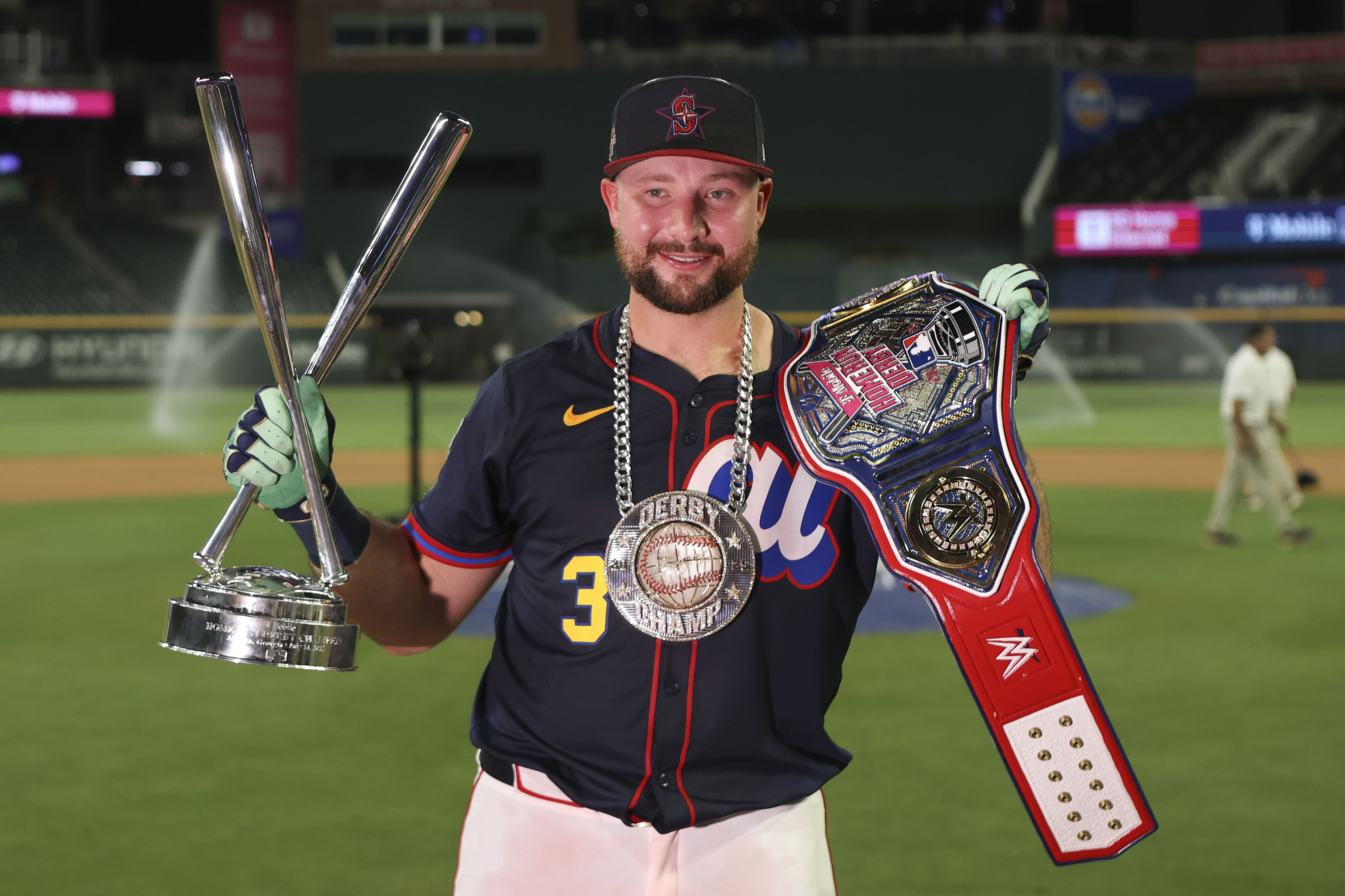 Cal Raleigh might make the outfielders turn and watch it fly (Credits: IMAGN)